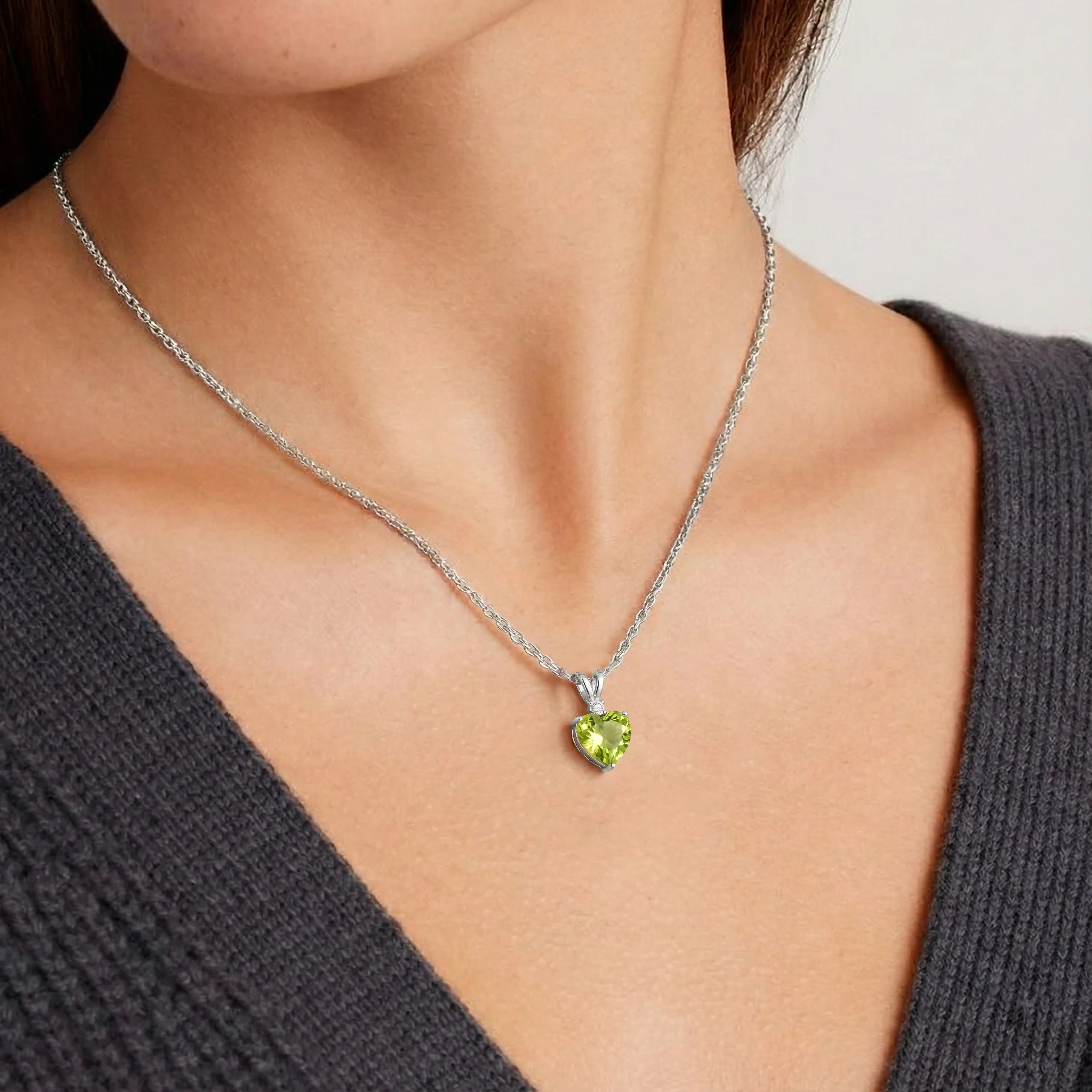 Peridot Heart Pendant Necklace in 925 Sterling Silver 1.5ct - Image 4