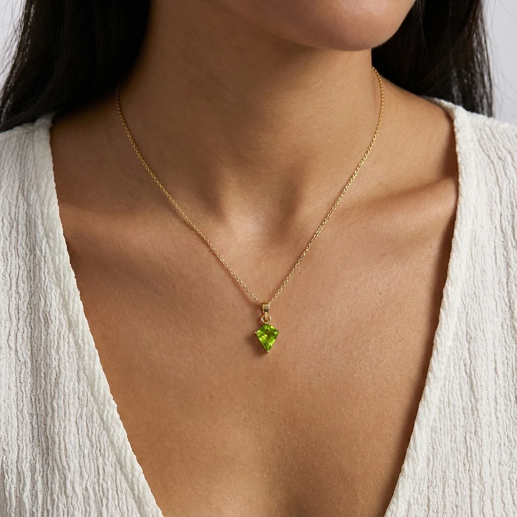 Peridot Kite Solitaire Pendant Necklace in 925 Sterling Silver 1.4ct - Image 11