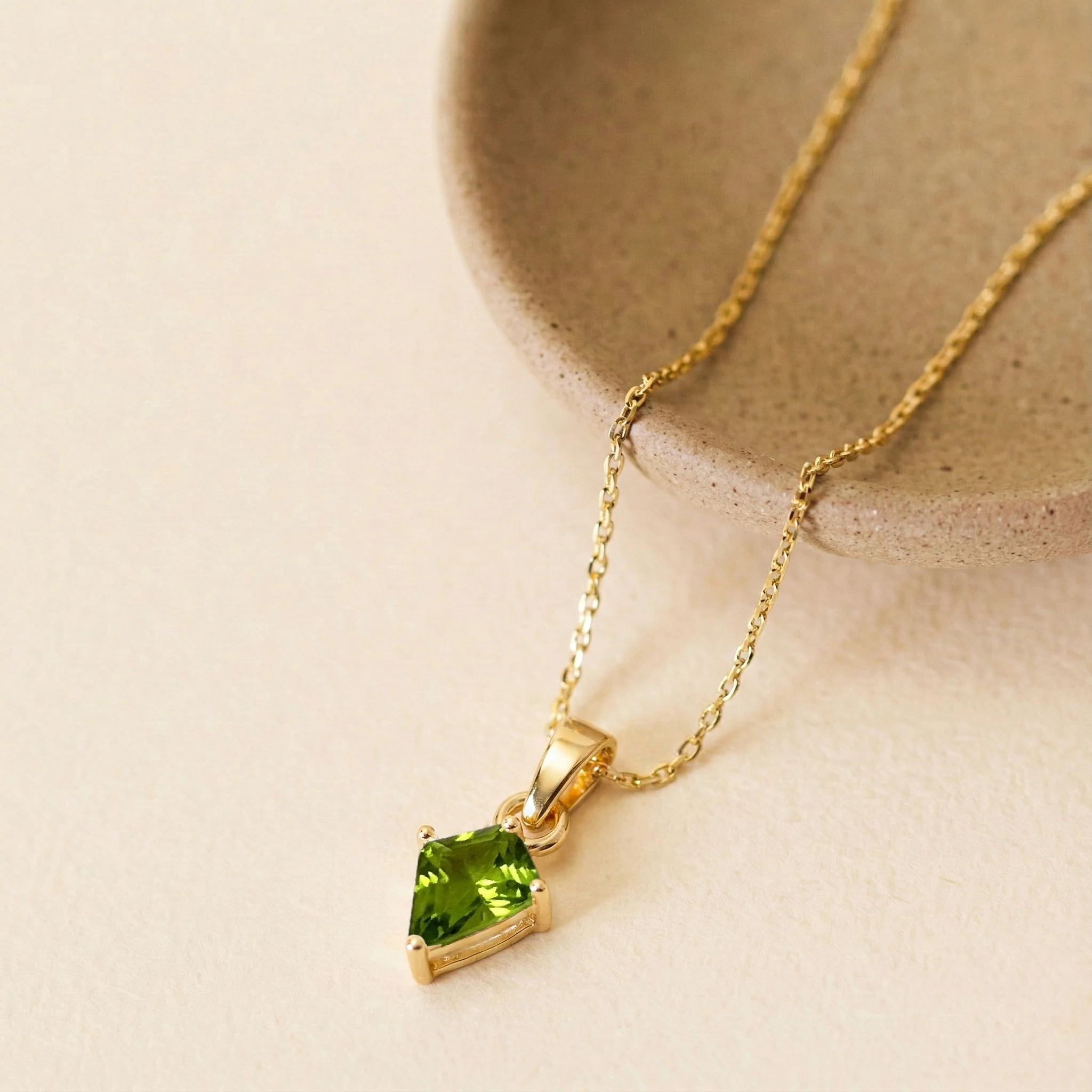 Peridot Kite Solitaire Pendant Necklace in 925 Sterling Silver 1.4ct - Image 14