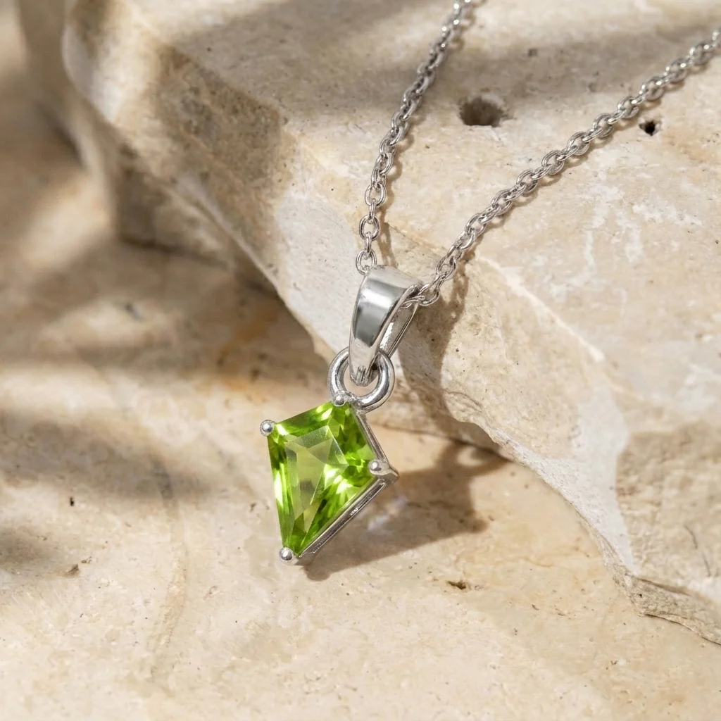 Peridot Kite Solitaire Pendant Necklace in 925 Sterling Silver 1.4ct - Image 4