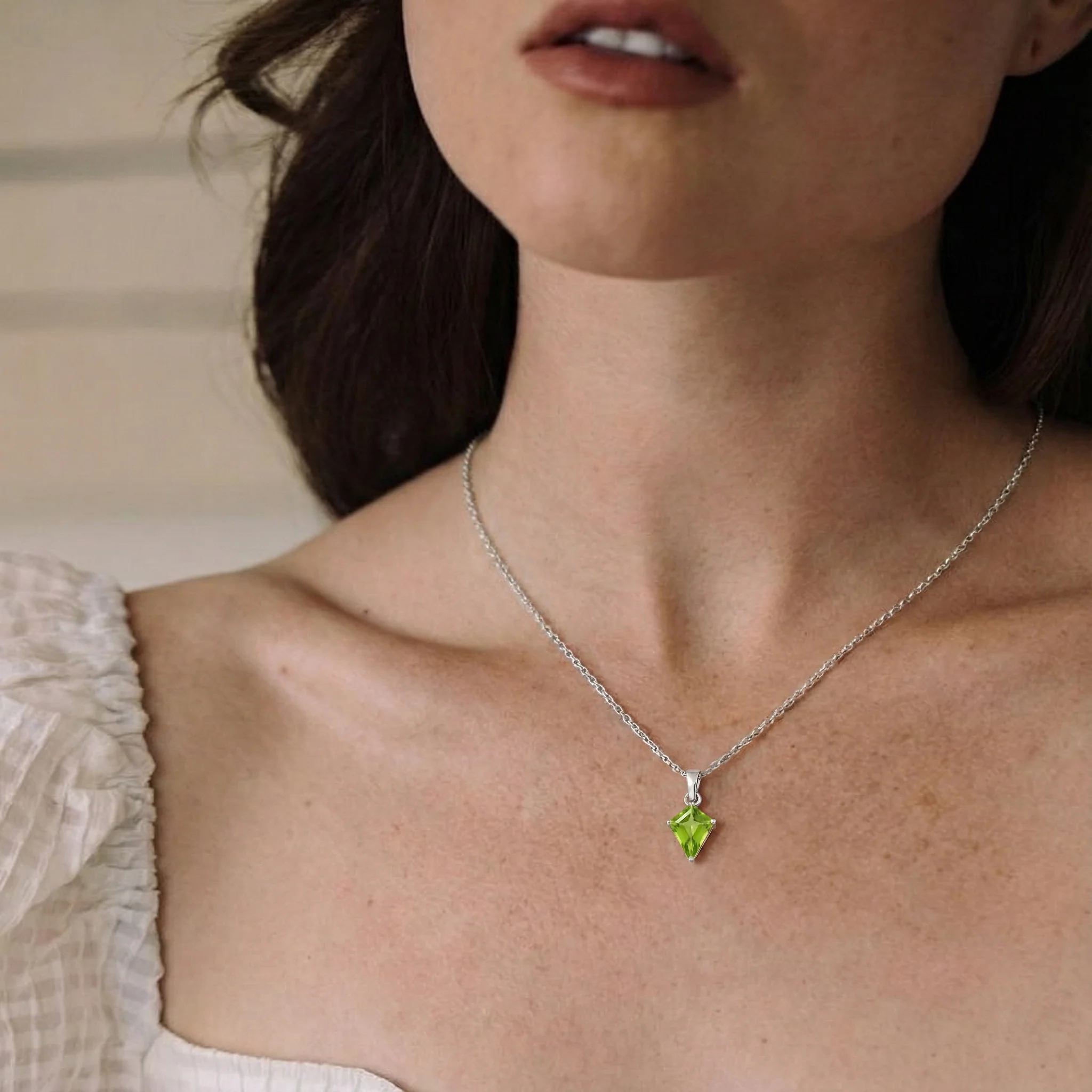 Peridot Kite Solitaire Pendant Necklace in 925 Sterling Silver 1.4ct - Image 5