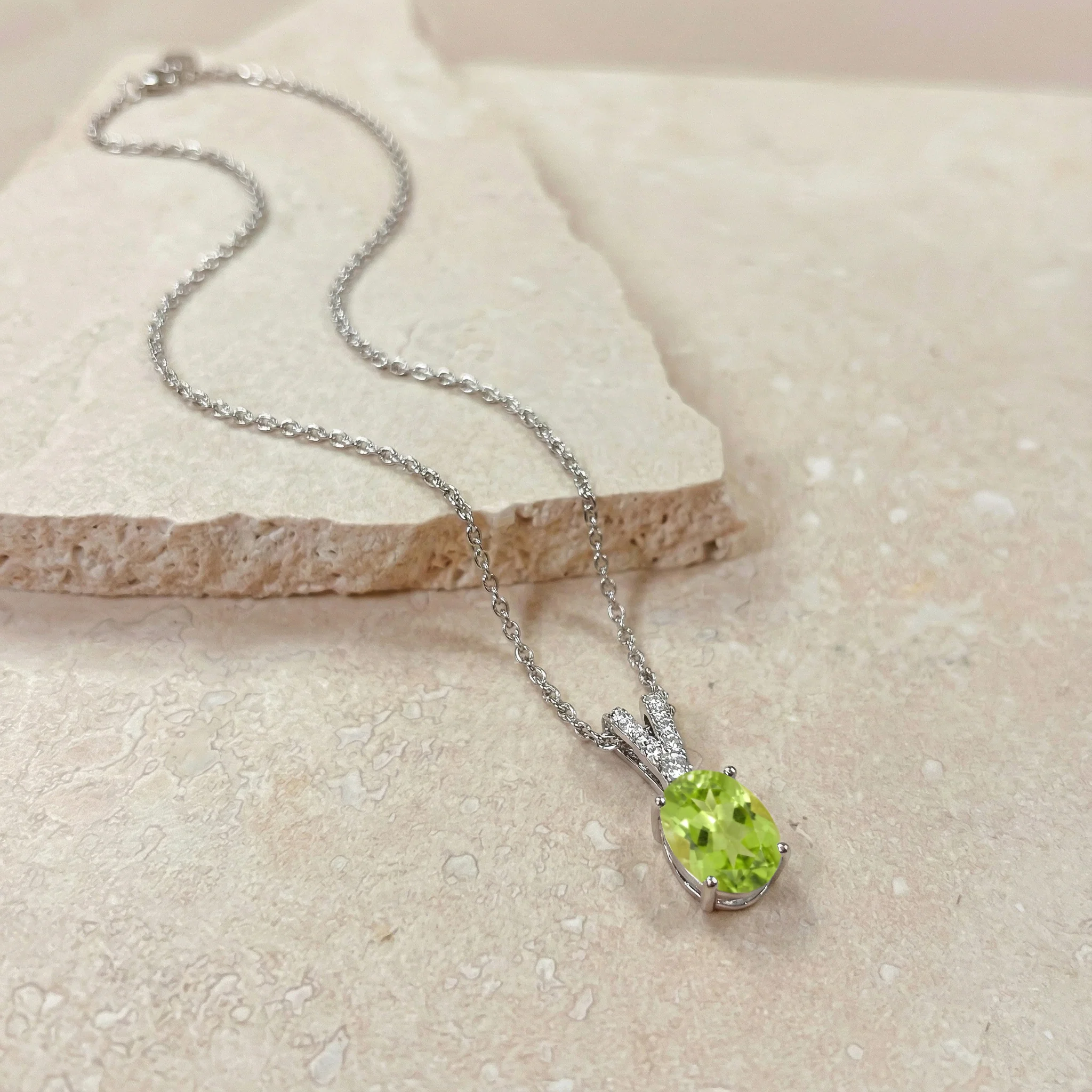 Peridot Solitaire Pendant Necklace in 925 Sterling Silver 1.2ct - Image 4